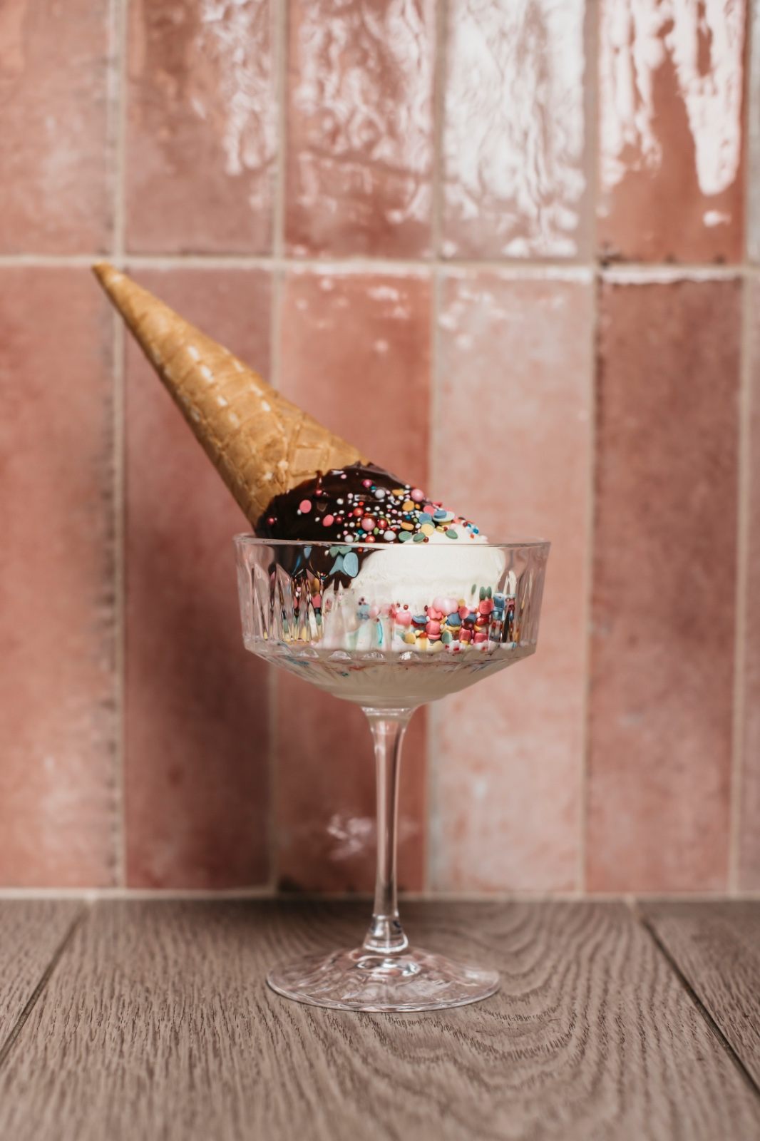 IJscoupe met discobolletjes en een hoorntje